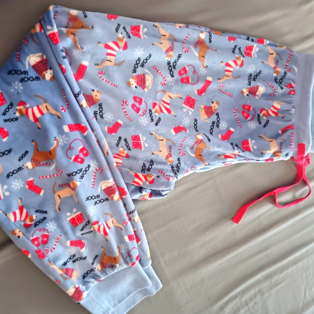 Women's size small,  Goodnight Kiss xmas pet pajama pants